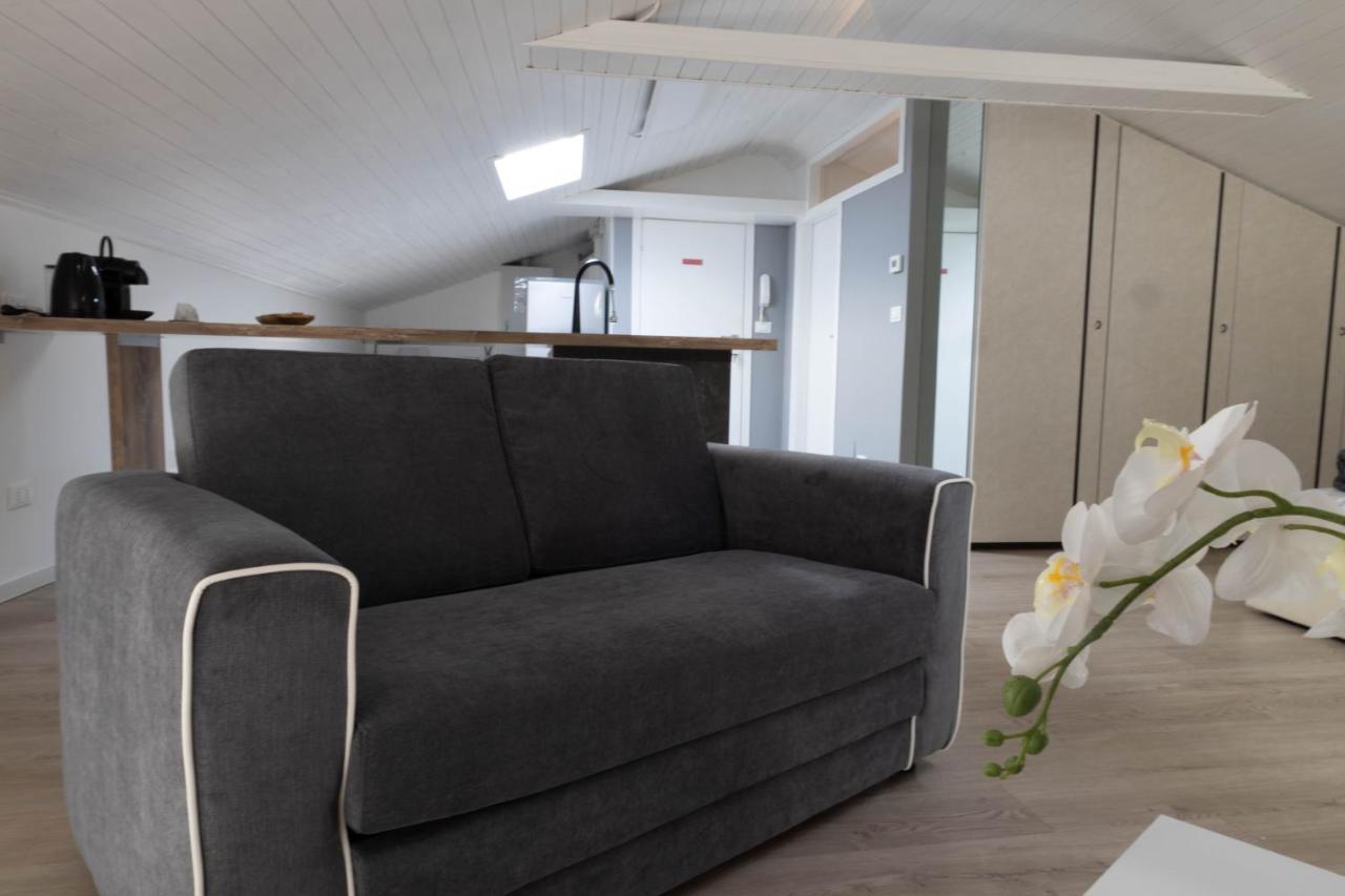 Lapiccolina Apartment Desenzano del Garda Luaran gambar